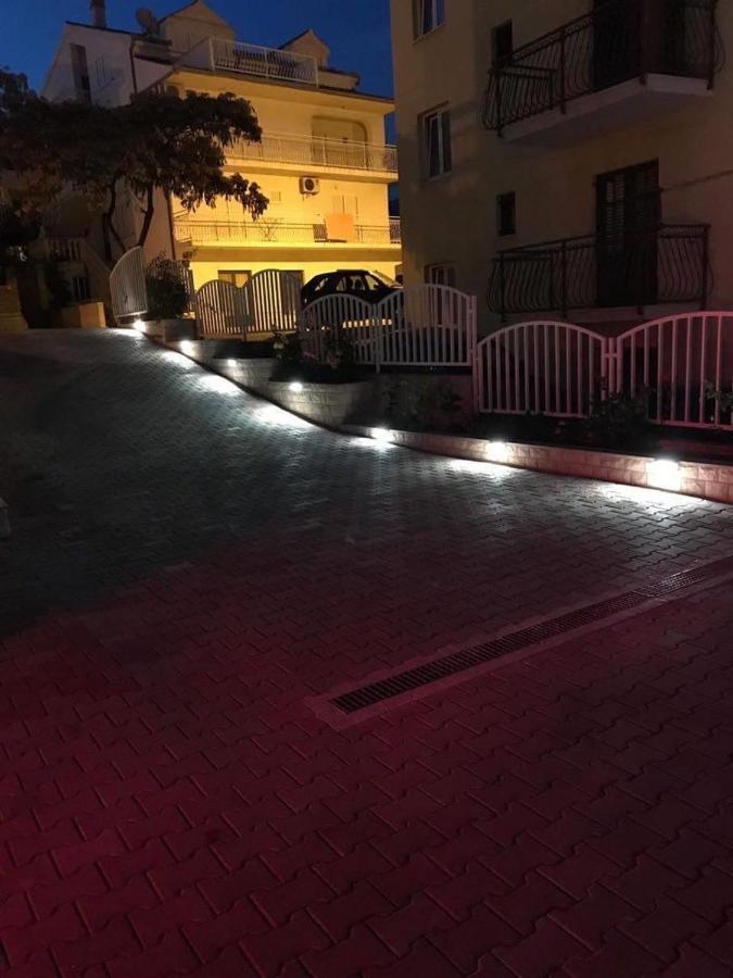 Dinko Appartement Stobreč Buitenkant foto